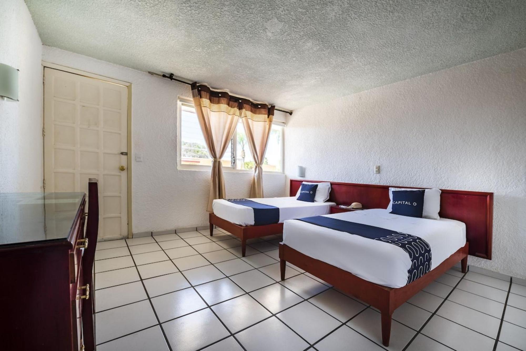 Capital O Colon, Ciudad Guzman Jalisco Hotel Kültér fotó