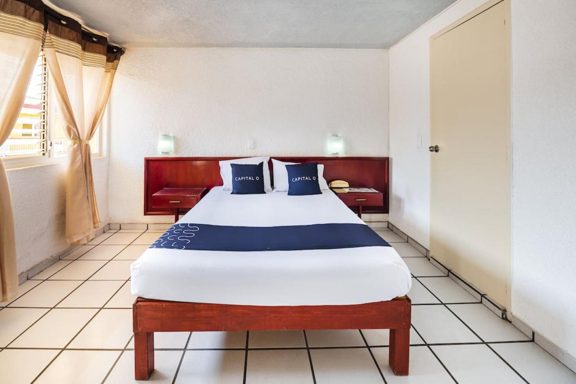 Capital O Colon, Ciudad Guzman Jalisco Hotel Kültér fotó