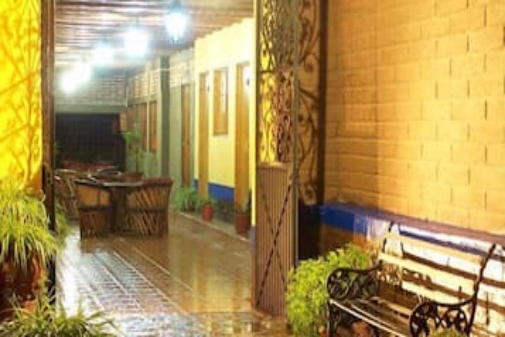 Capital O Colon, Ciudad Guzman Jalisco Hotel Kültér fotó