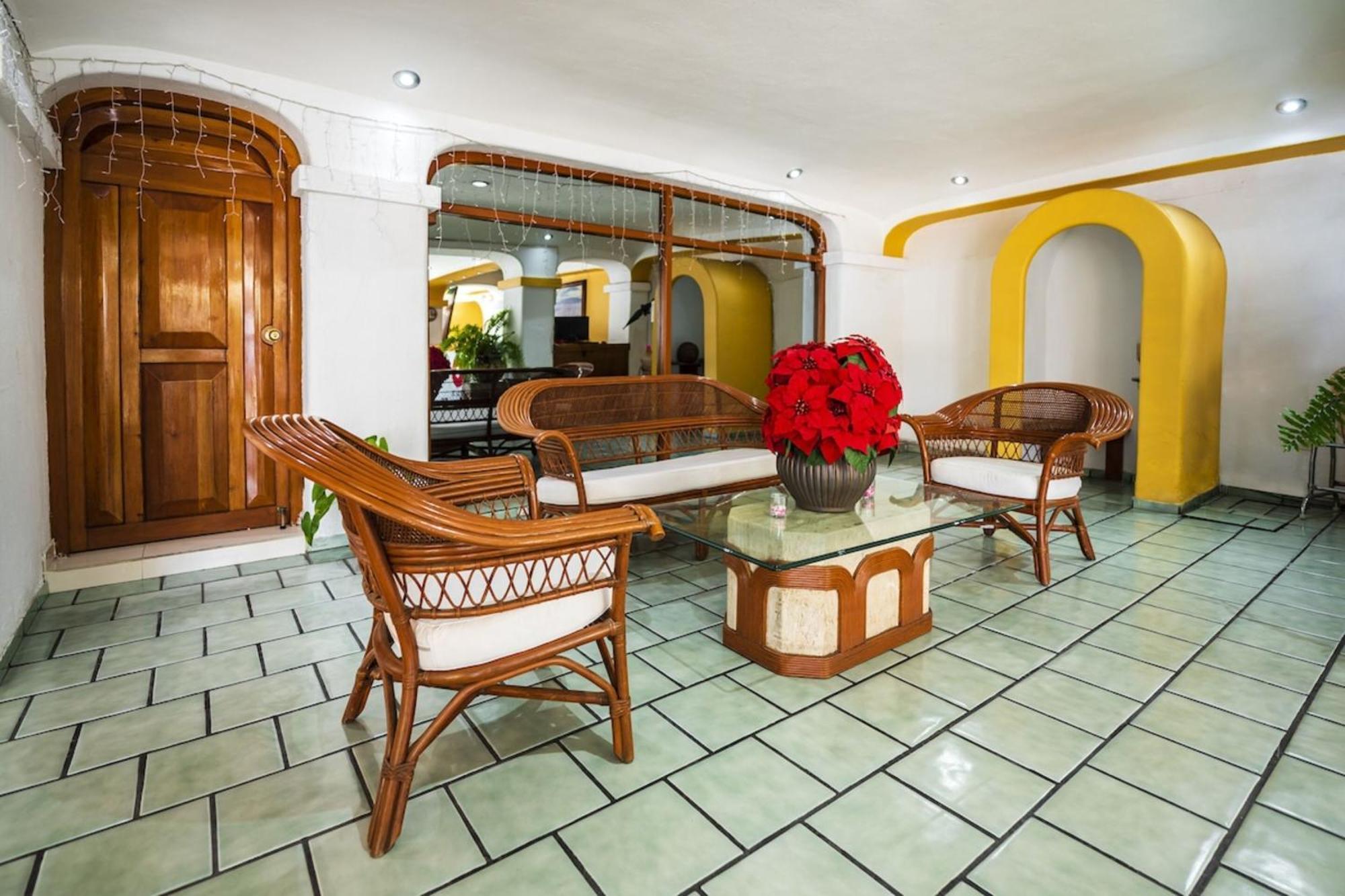 Capital O Colon, Ciudad Guzman Jalisco Hotel Kültér fotó